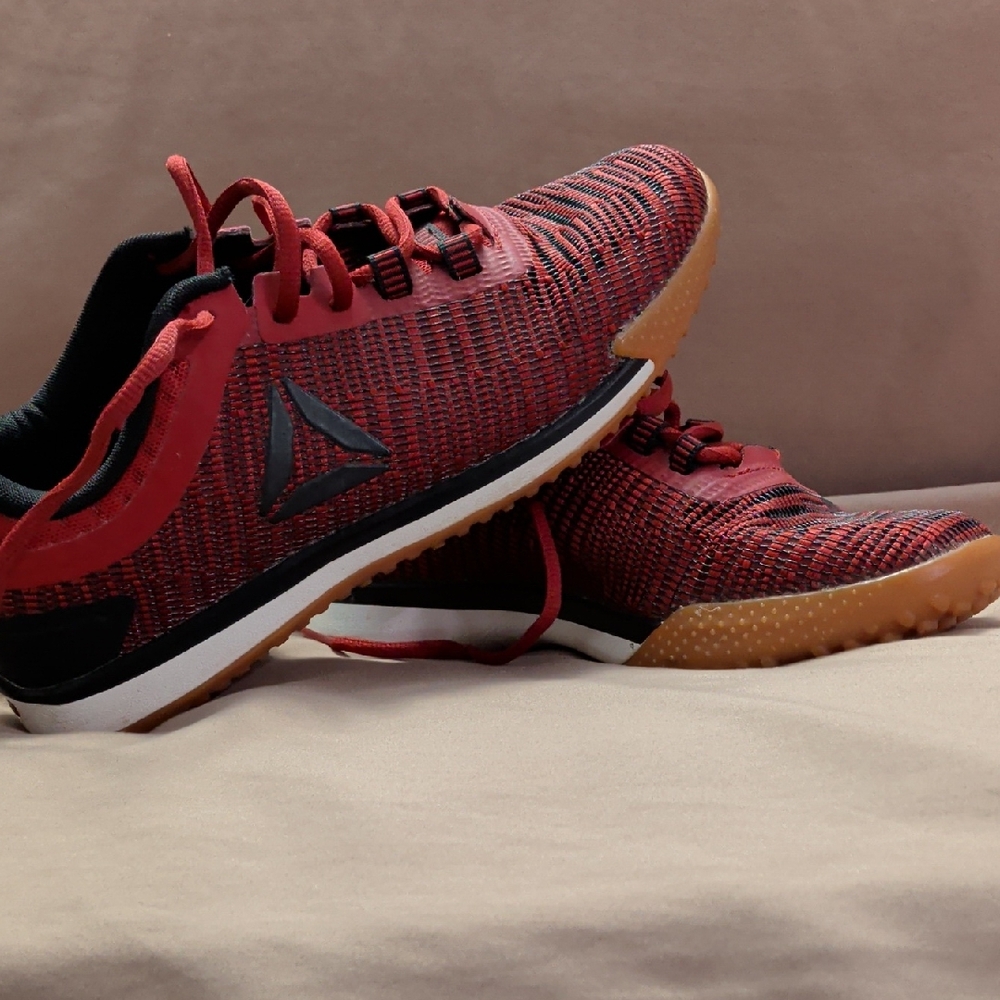 Reebok Men's Red and Black Athletic Shoes